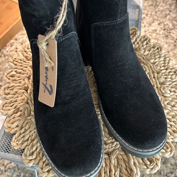 New Seven7 Bestie Black Vegan Suede Bootie Women's Size 9 Zip Non Slip Lug Sole‎ - Picture 1 of 12